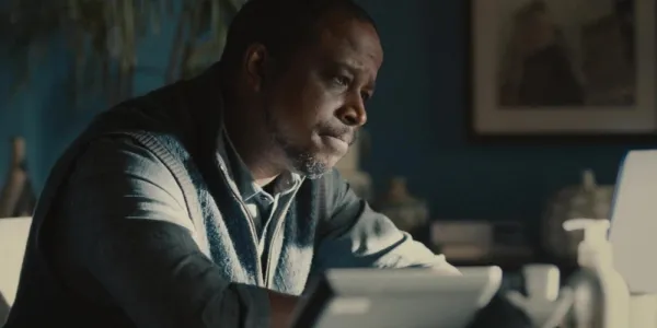   セラピストのヴァンス博士は、This Is Us で Facetime を介して Randall Pearson と話します