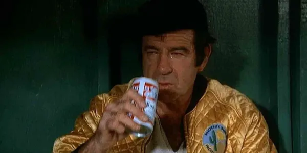   『Bad News Bears』でビールを飲むウォルター・マッソー