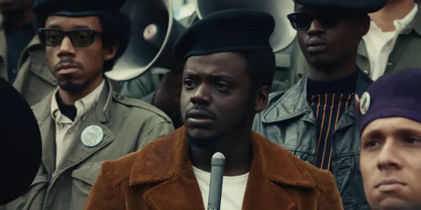   フレッド・ハンプトンが『ユダと黒の救世主』でダレル・ブリット＝ギブソンと一緒に公の場で話す
