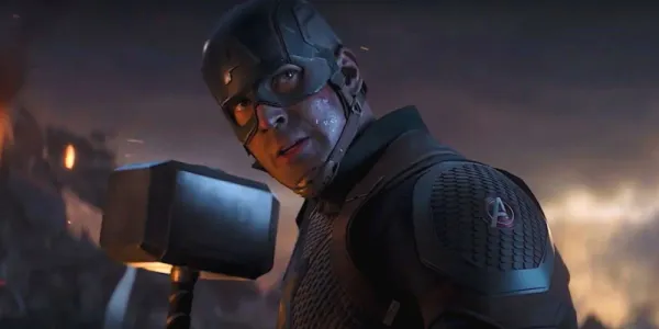   ソーを操るキャプテン・アメリカ's Hammer Mjolnir in Avengers Endgame
