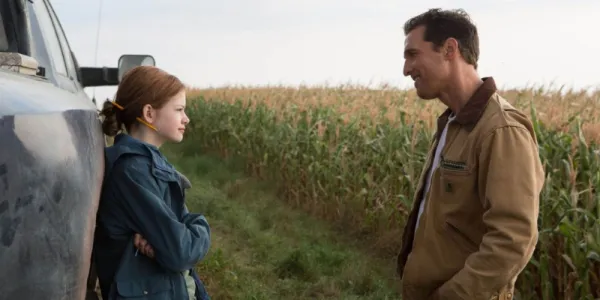   『インターステラー』のマケンジー・フォイとマシュー・マコノヒー