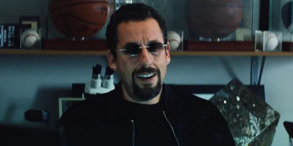   Uncut Gems の彼のオフィスにいるハワード・ラトナー