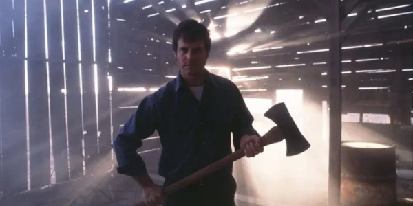   お父さん Meiks はフレイルティで斧を保持します。