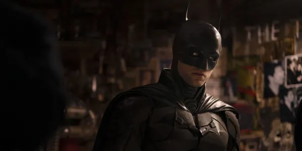   リドラーを調査するバットマン's lair in The Batman