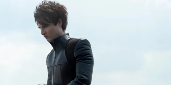   Morpheus のヘルメット ヘッダーとしての Sandman Tom Sturridge