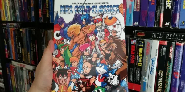   ファミコン Cult Classics のコピーを掲げるゲーマー