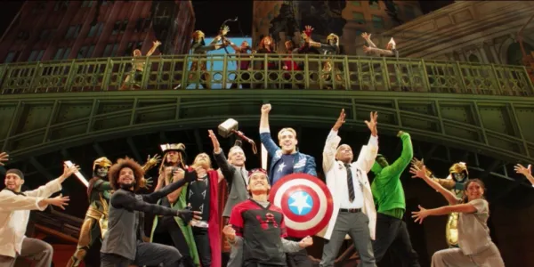   ホークアイ ロジャース ミュージカル キャプテン アメリカ ミュージカル パフォーマンス アベンジャーズ ポーズ