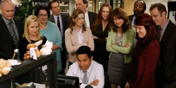   オスカーに立つThe Officeのキャスト's computer