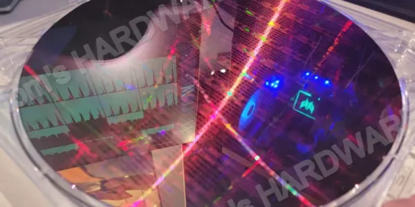   34 コア Intel Raptor Lake ダイ