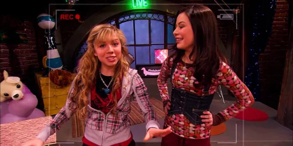   iCarlyでサムを演じるジェネット・マッカーディ