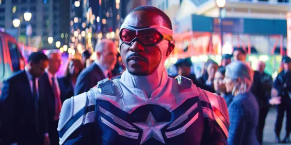   『ファルコンとウィンター・ソルジャー』のラストでキャプテン・アメリカのユニフォームを着たサム