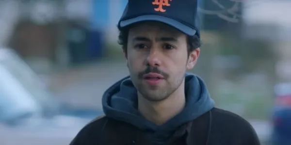  Ramy シーズン 3 の予告編での Ramy Youssef