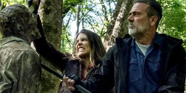 『ウォーキング・デッド』マギーとニーガンVSウォーカー役のローレン・コーハンとジェフリー・ディーン・モーガン